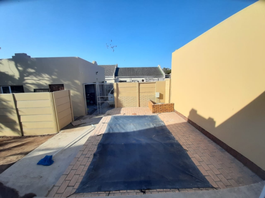 To Let 2 Bedroom Property for Rent in Beacon Bay North Eastern Cape